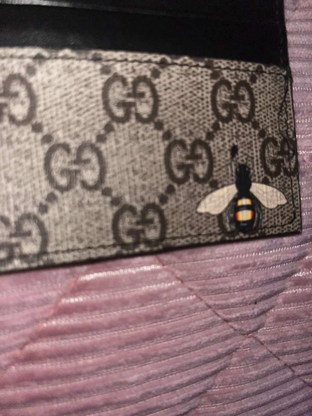 Gucci Beige/Black GG Supreme Card Holder with Bee Motif - Picture 5 of 5